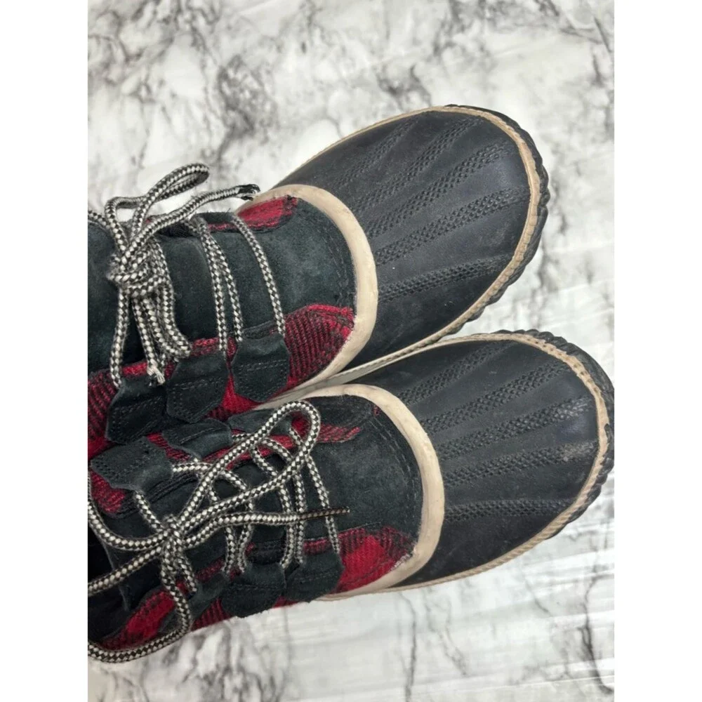 Sorel Out N’ About Plaid Buffalo Check Black Red Ankle duck Boots Lace up 8.5
